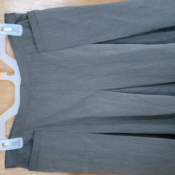 Hillard and Hanson Size 12 Pleated Skirt - Picture 3 of 10